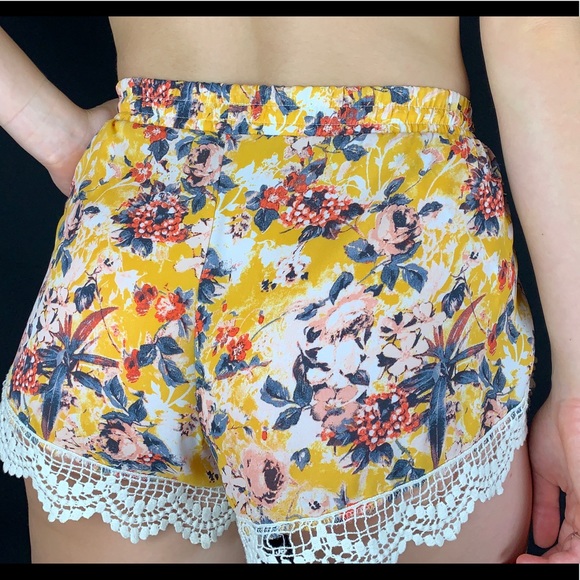 floral shorts - Picture 2 of 4